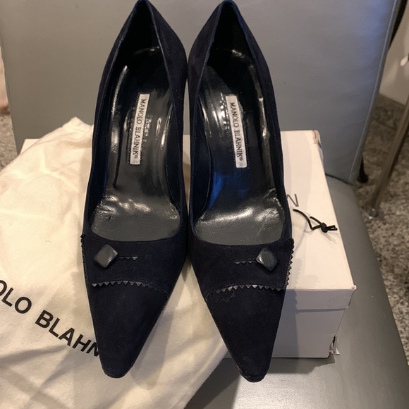 Manolo Blahnik Navy blue suede shoes - Picture 2 of 8